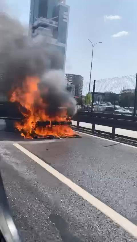 D-100'ün ortasında alev alev yandı! Trafik felç oldu - Resim: 12